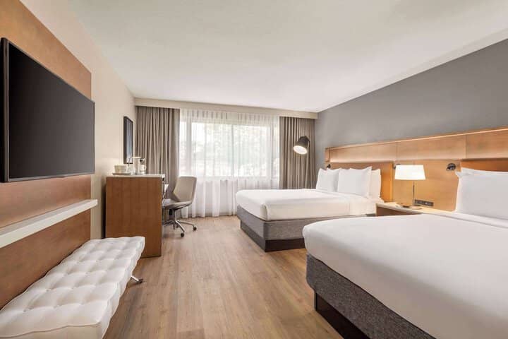 Room 10 of 32