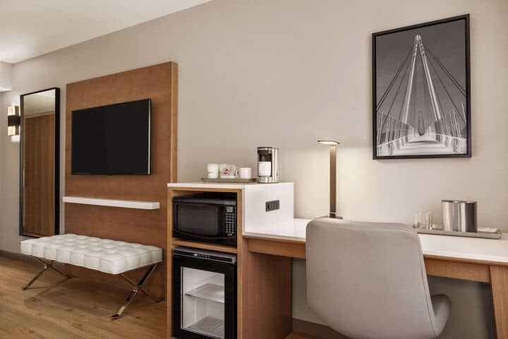 Room 11 of 32