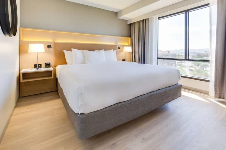 Room 8 of 32