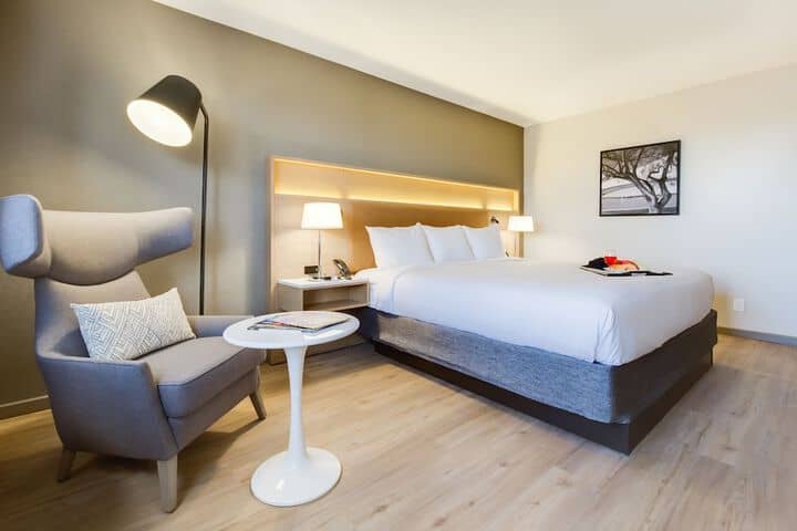 Room 5 of 32